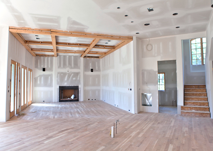 Trockenbau und Innenausbau: Unser Innenausbau bietet maßgeschneiderte Lösungen, um Ihre Räume nicht nur funktional, sondern auch ästhetisch ansprechend zu gestalten. Ob Neubau, Renovierung oder Sanierung – wir setzen Ihre Wünsche präzise um und begleiten Sie von der Planung bis zur finalen Umsetzung.
